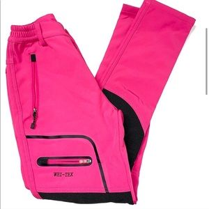 ⛷ Hot pink lined ski pants ⛷